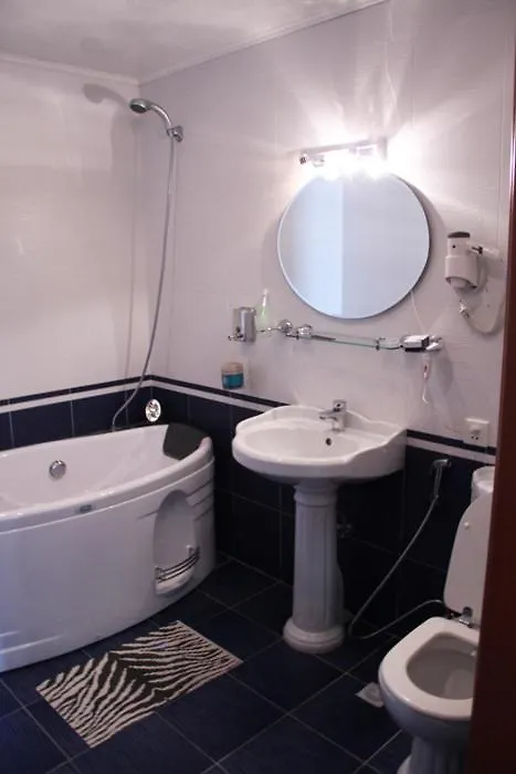 Yacht Club Bed and Breakfast Hokmeli Bed & Breakfast